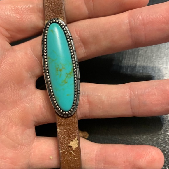 Turquoise and leather bracelet. - Picture 3 of 3